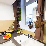 Sweet Getaway - & Parking 아파트