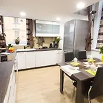 Sweet Getaway - & Parking 아파트 *