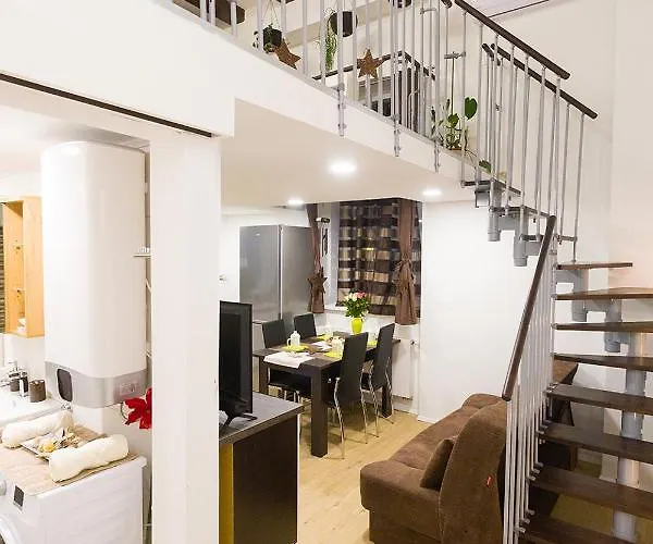 Apartment Sweet Getaway - & Parking